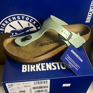 Birkenstock Gizeh BS Color: Graceful Matcha normal/regular fit.